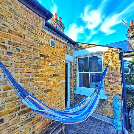 Elephant & Castle 2 Bed Hammock Hangout